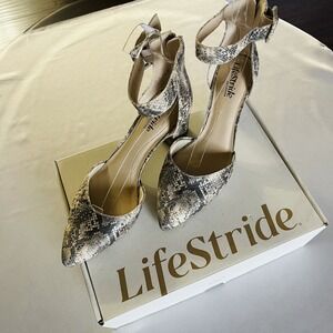 New LifeStride Women's Admire Dress Sandal Grey Snake Pattern Suede 7.5W NWB